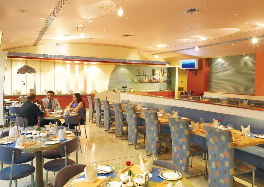 Sun-N-Sand Pune Restaurang bild